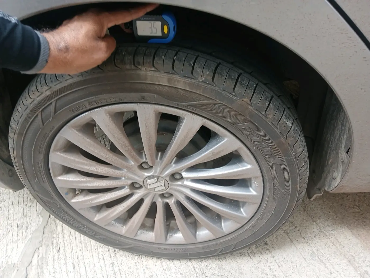 2017 Maruti Ciaz ALPHA  AT 1.4  PETROL, Petrol, Automatic, 99,651 km, tyre