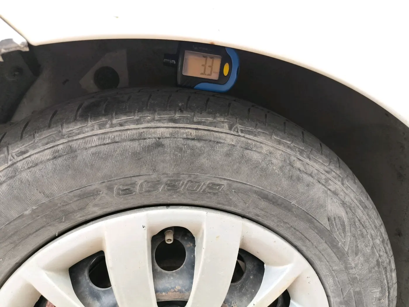 2014 Hyundai i10 D LITE 1.1, CNG, Manual, 1,02,495 km, tyre