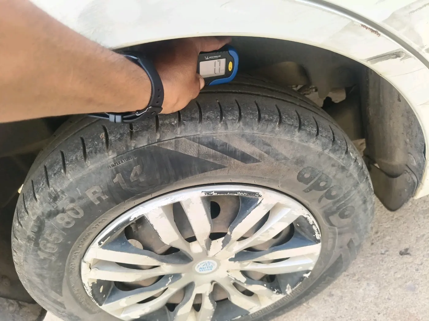 2018 Maruti Dzire VDI, Diesel, Manual, 87,113 km, tyre