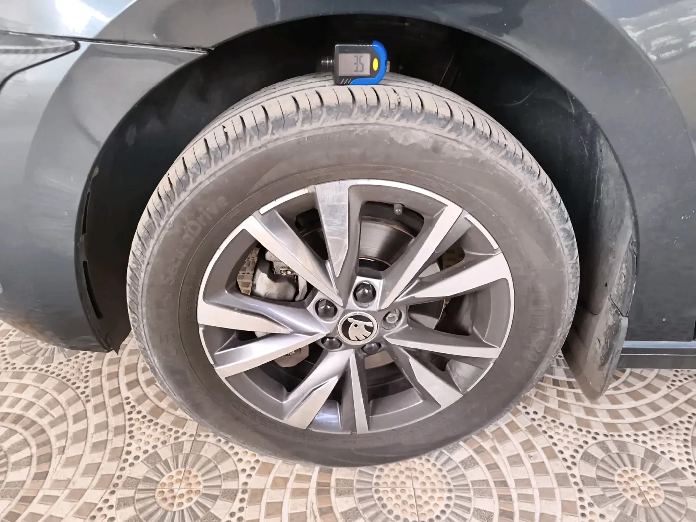 2022 Skoda SLAVIA STYLE 1.0L TSI MT, Petrol, Manual, 26,318 km, tyre