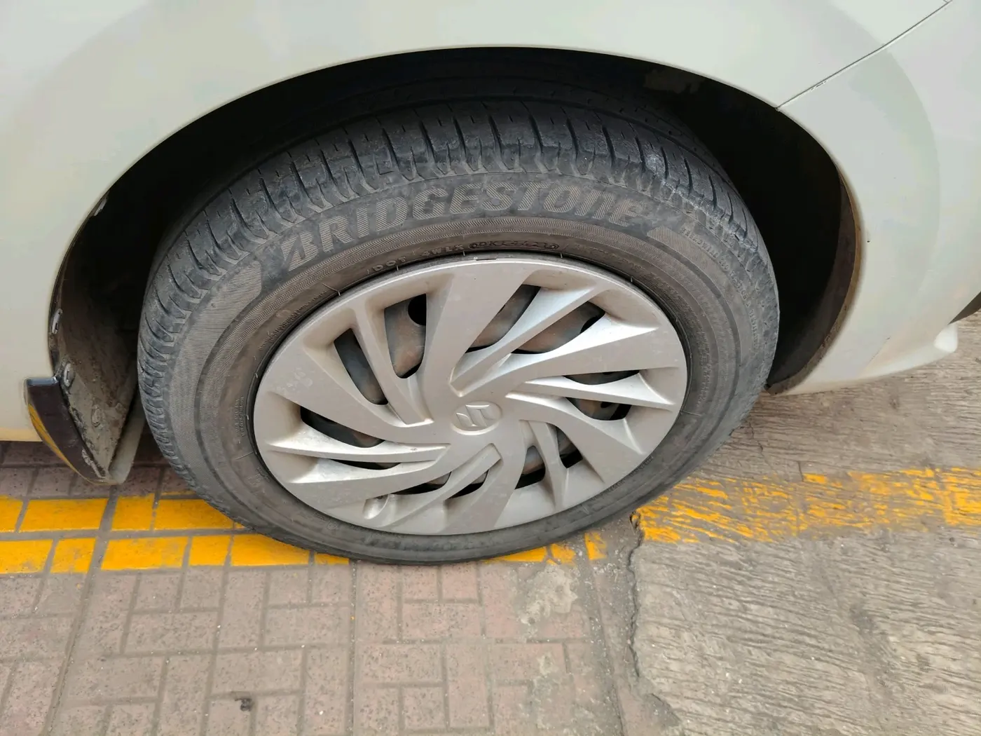 2021 Maruti Ertiga VXI SHVS, Petrol, Manual, 28,375 km, tyre