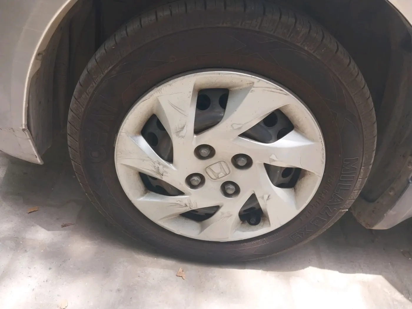 2013 Honda Amaze 1.5L I-DTEC S, Diesel, Manual, 1,11,600 km, tyre