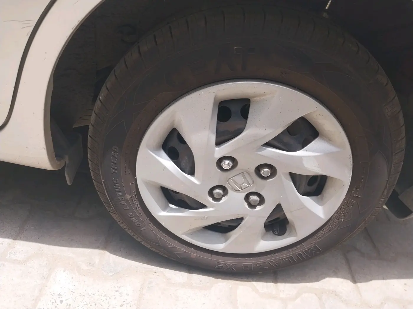 2013 Honda Amaze 1.5L I-DTEC S, Diesel, Manual, 1,11,600 km, tyre