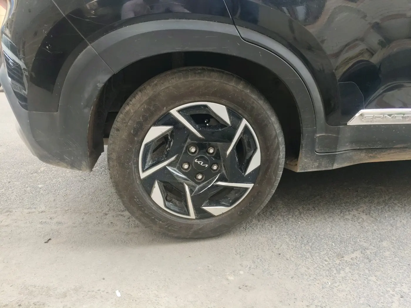 2024 KIA SONET HTK (O) 1.2 Petrol MT, Petrol, Manual, 26,990 km, tyre