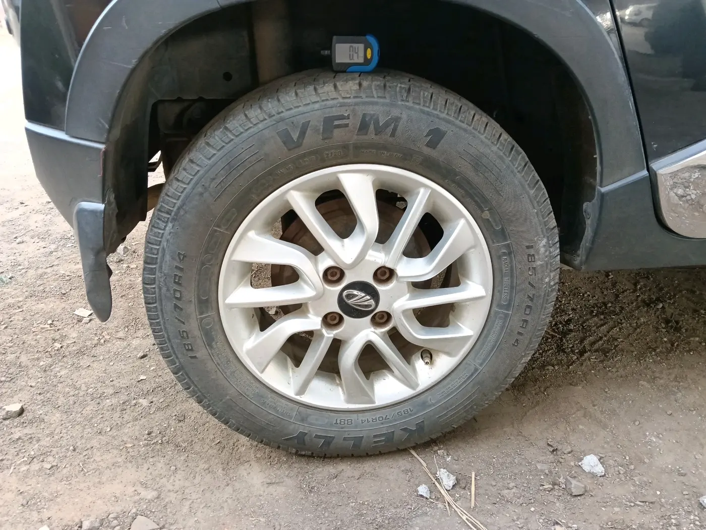 2016 Mahindra Kuv100 K8 D 6 STR, Diesel, Manual, 1,15,917 km, tyre
