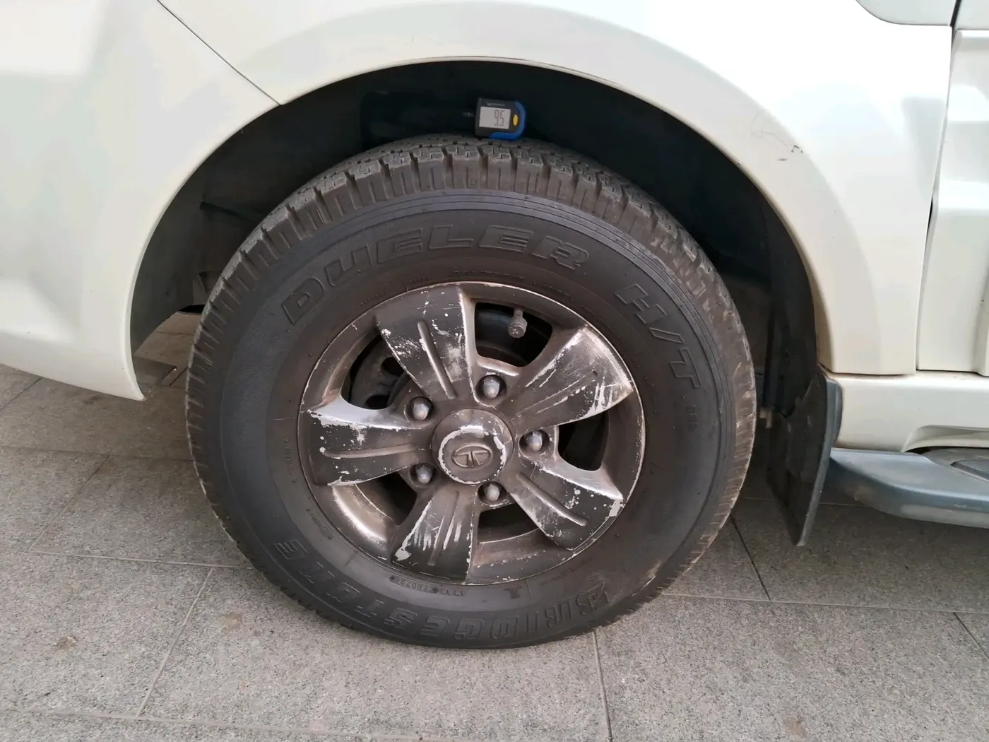 2016 Tata Safari Storme 2.2 VX 4X2, Diesel, Manual, 54,877 km, tyre
