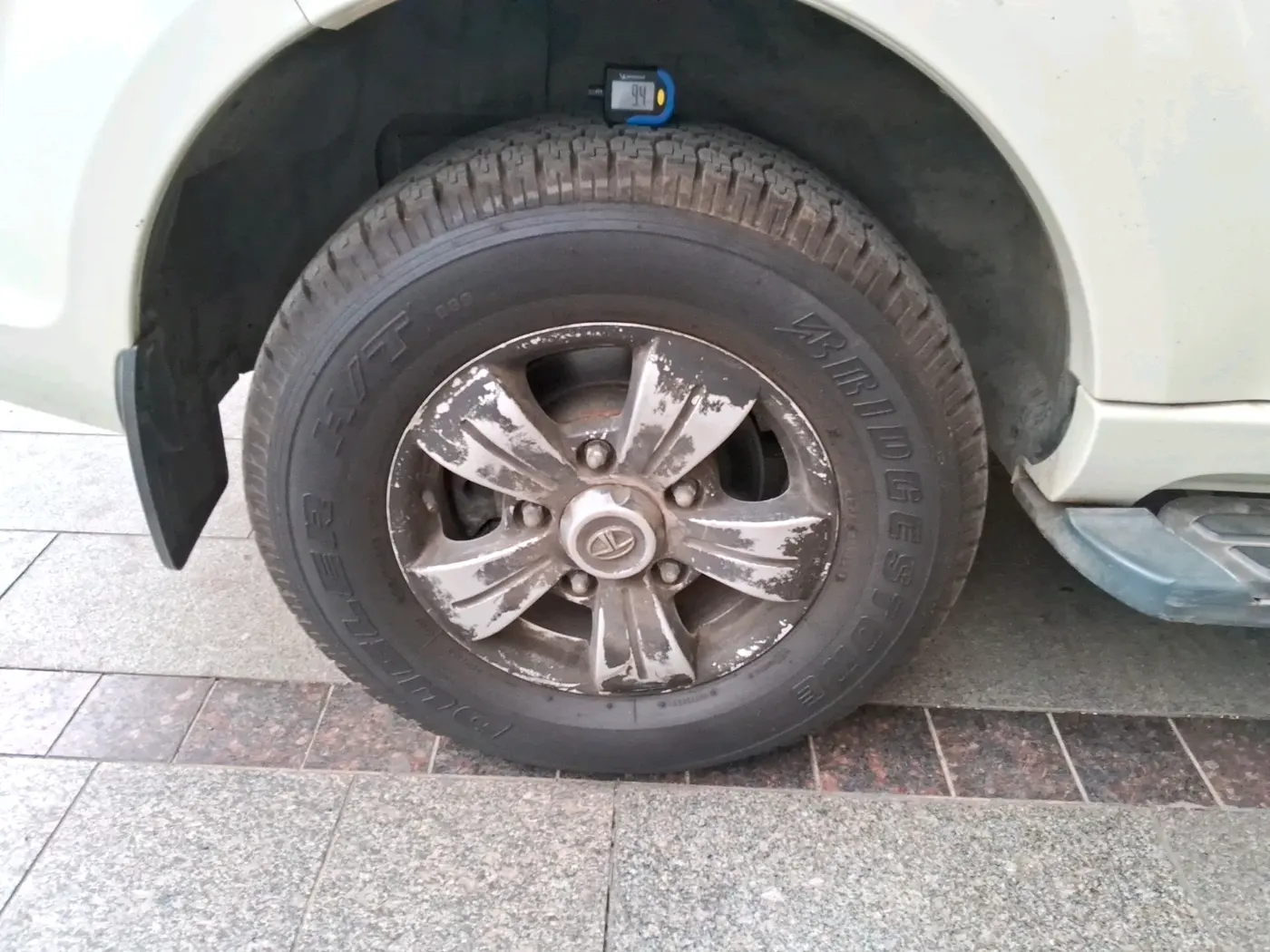 2016 Tata Safari Storme 2.2 VX 4X2, Diesel, Manual, 54,877 km, tyre