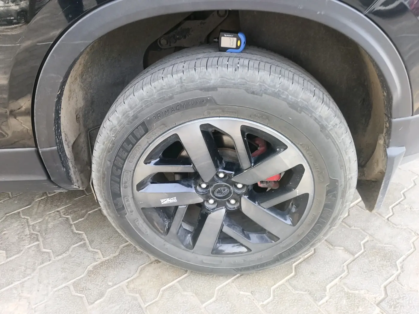 2023 Tata Safari XZA PLUS 2.0L RED DARK EDITION 6 STR, Diesel, Automatic, 75,223 km, tyre