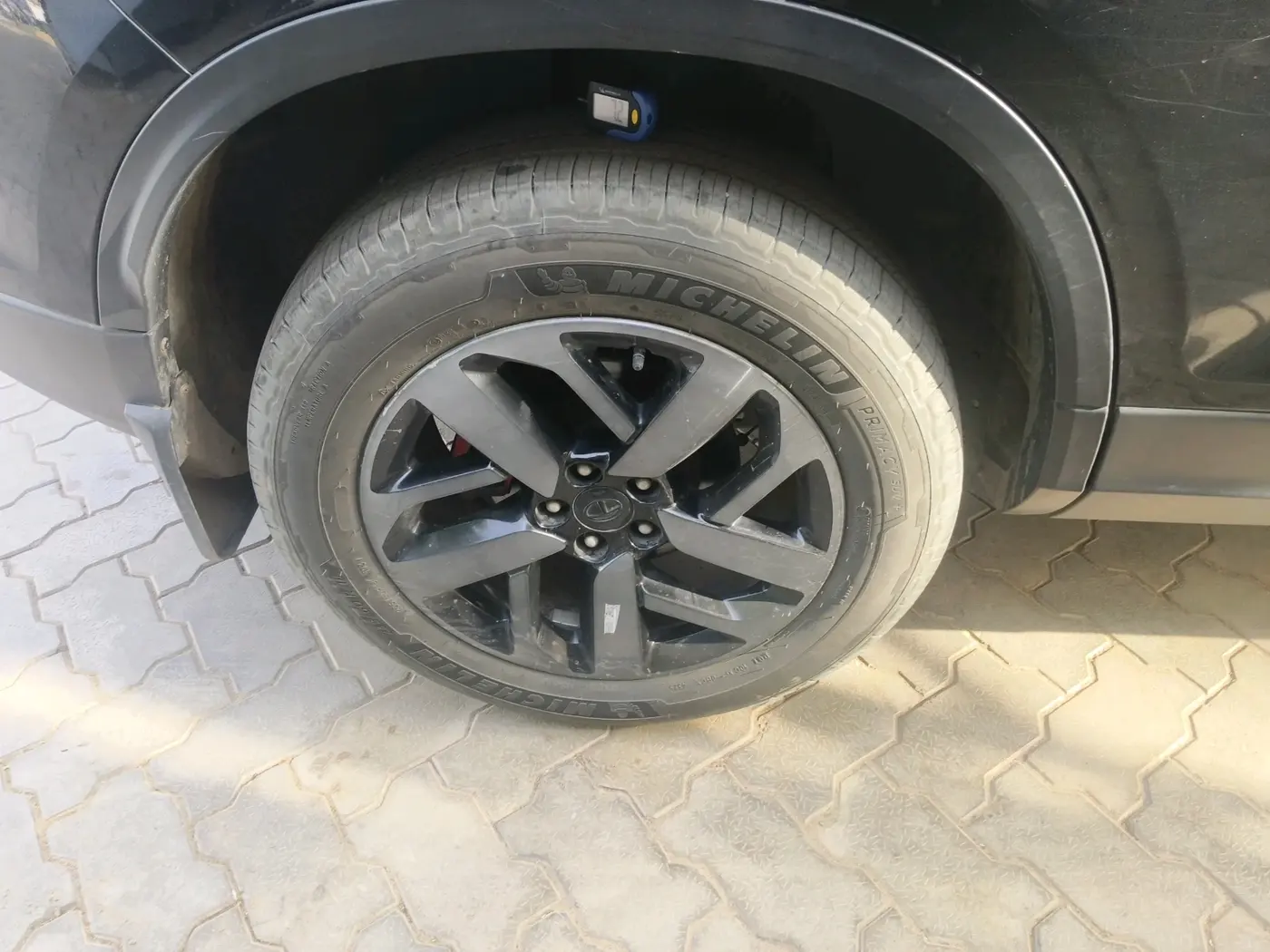 2023 Tata Safari XZA PLUS 2.0L RED DARK EDITION 6 STR, Diesel, Automatic, 75,223 km, tyre