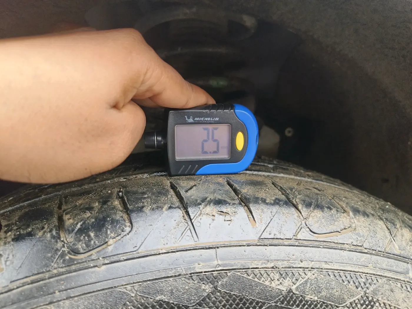 2022 Mahindra XUV700 AX 5 D AT 7 STR, Diesel, Automatic, 94,960 km, tyre