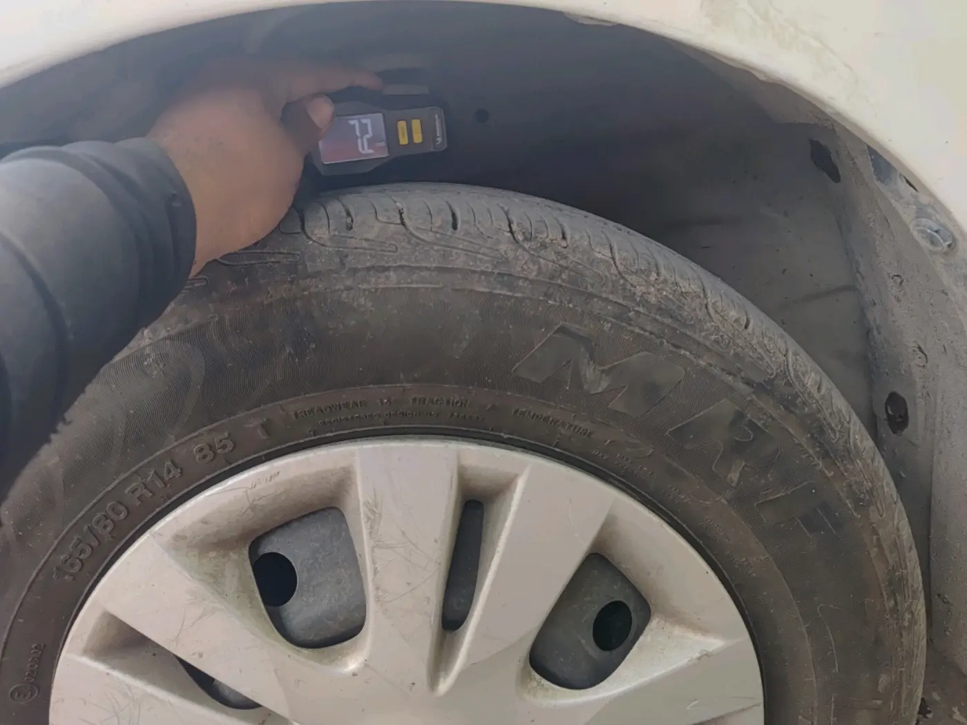 2014 Maruti Swift VXI, CNG, Manual, 76,700 km, tyre