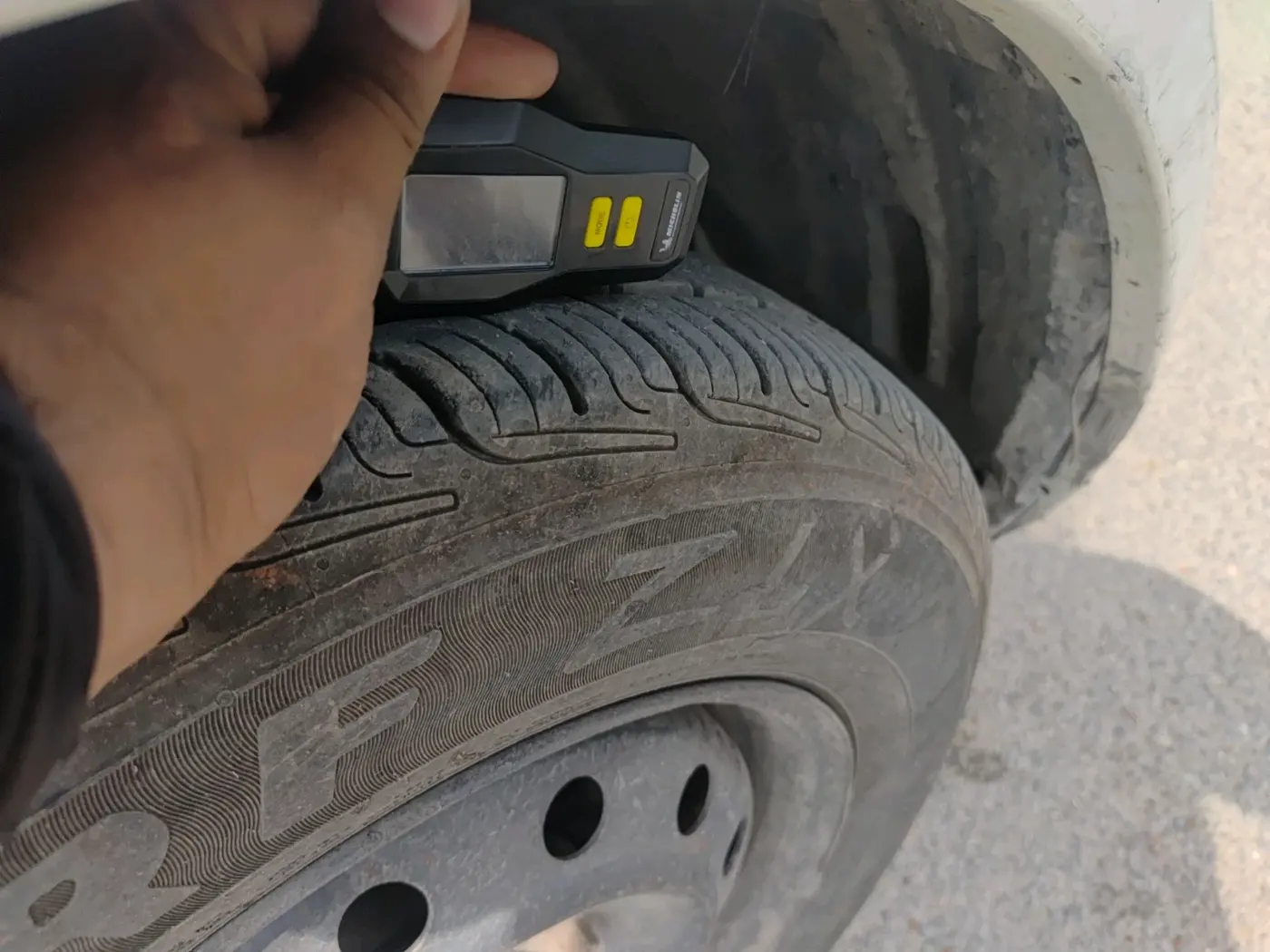 2014 Maruti Swift VXI, CNG, Manual, 76,700 km, tyre