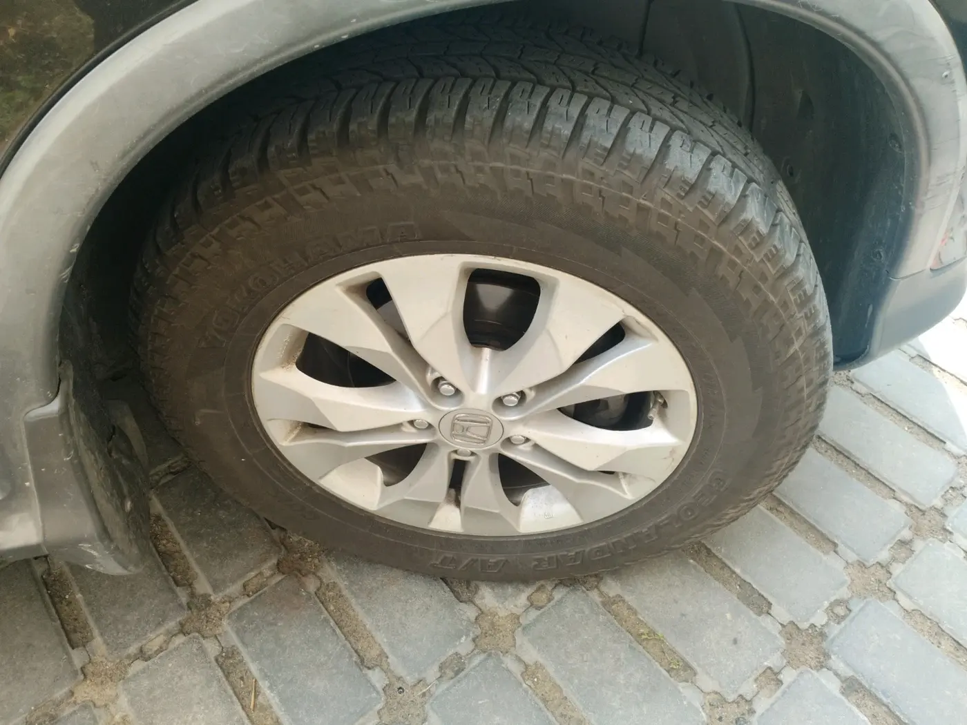 2016 Honda CRV 2.0L I-VTEC 2WD AT, Petrol, Automatic, 1,21,568 km, tyre