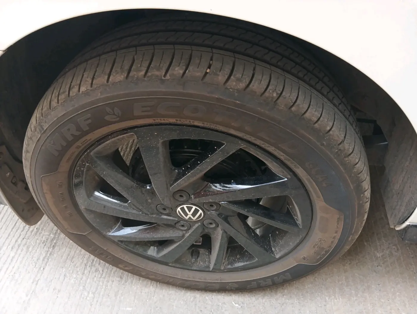 2026 Volkswagen VIRTUS GT PLUS TSI 1.5 EVO DSG, Petrol, Automatic, 3,737 km, tyre