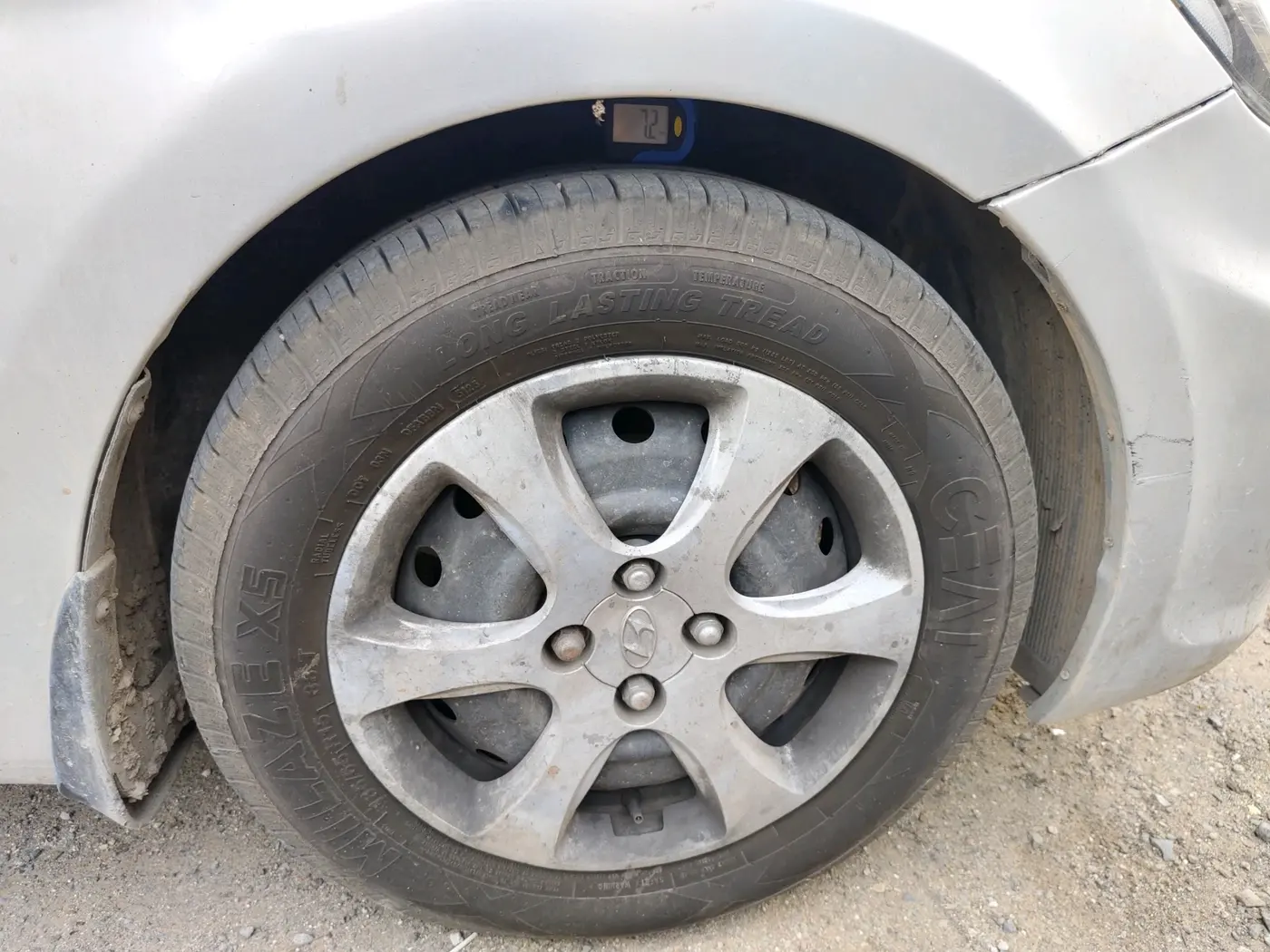2012 Hyundai Verna FLUIDIC 1.6 CRDI EX, Diesel, Manual, 1,42,962 km, tyre