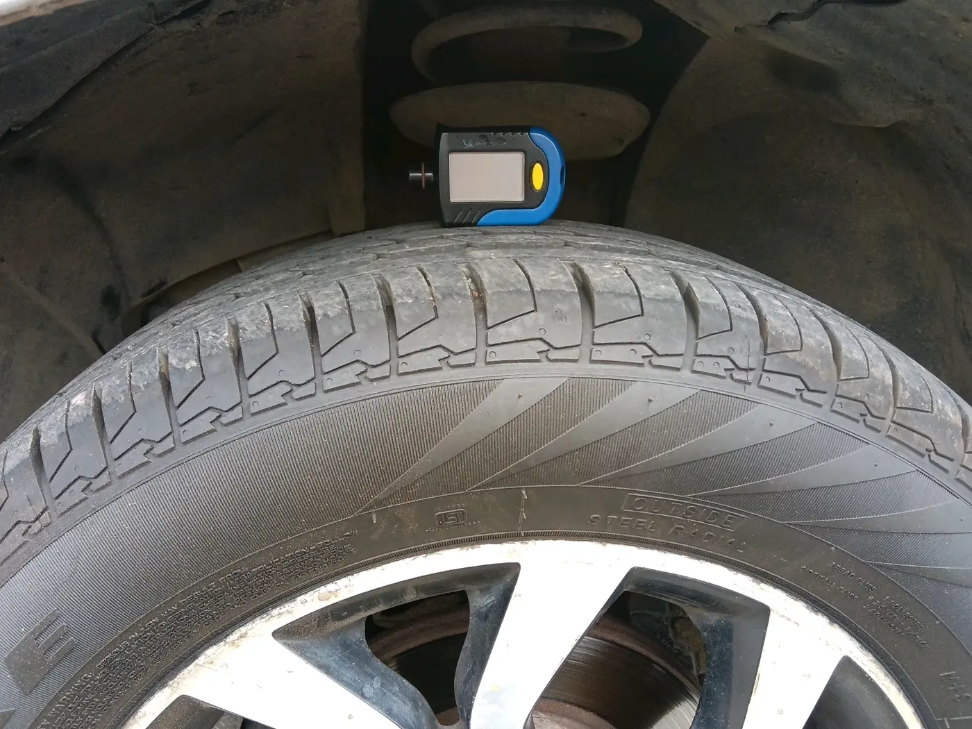 2013 Nissan Terrano XV D THP 110 PS, Diesel, Manual, 1,45,806 km, tyre