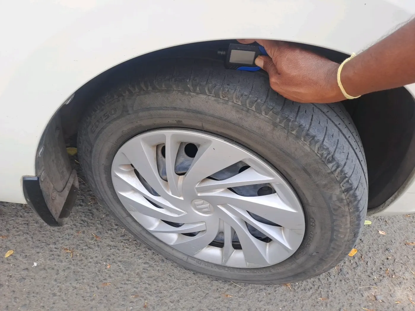 2021 Maruti Ertiga VXI CNG, CNG, Manual, 49,393 km, tyre