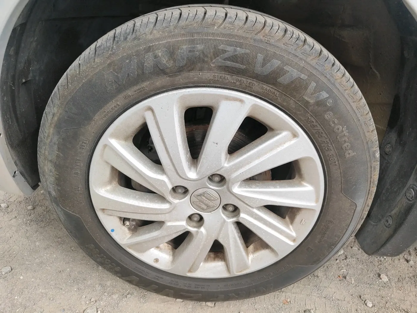 2015 Maruti Swift Dzire ZXI, Petrol, Manual, 36,346 km, tyre