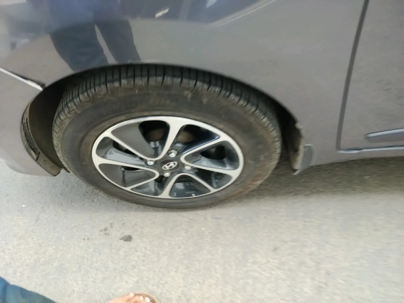 2018 Hyundai Grand i10 SPORTZ AT 1.2 KAPPA VTVT, Petrol, Automatic, 18,132 km, tyre