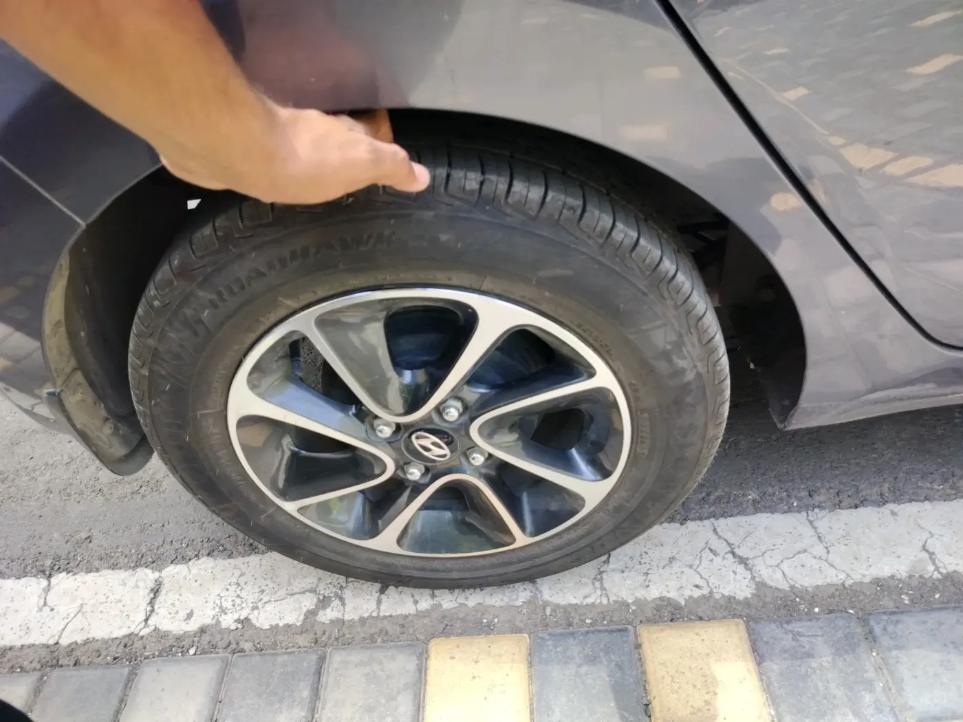 2018 Hyundai Grand i10 SPORTZ AT 1.2 KAPPA VTVT, Petrol, Automatic, 18,132 km, tyre