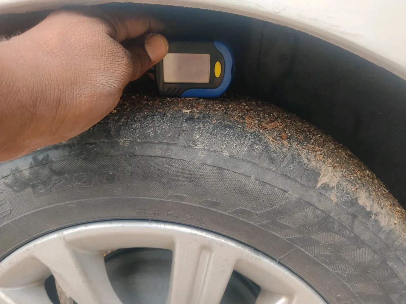 2018 Tata Tiago XZA PETROL, Petrol, Automatic, 1,19,669 km, tyre