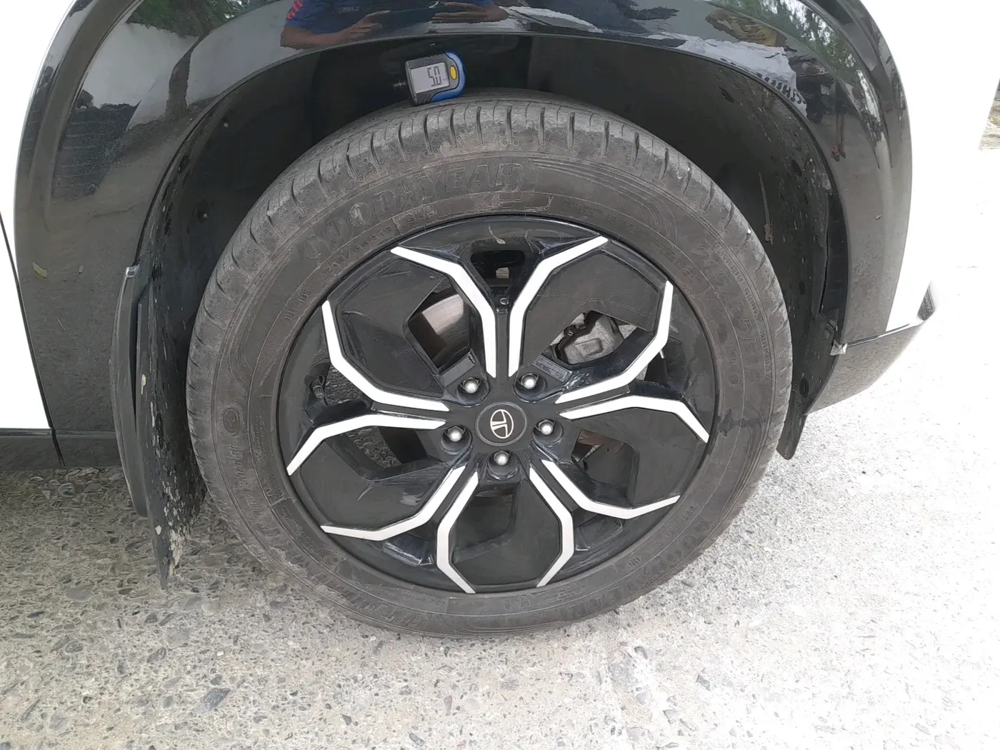 2024 Tata Curvv Accomplished S 1.2 Petrol 7DCA, Petrol, Automatic, 31,695 km, tyre