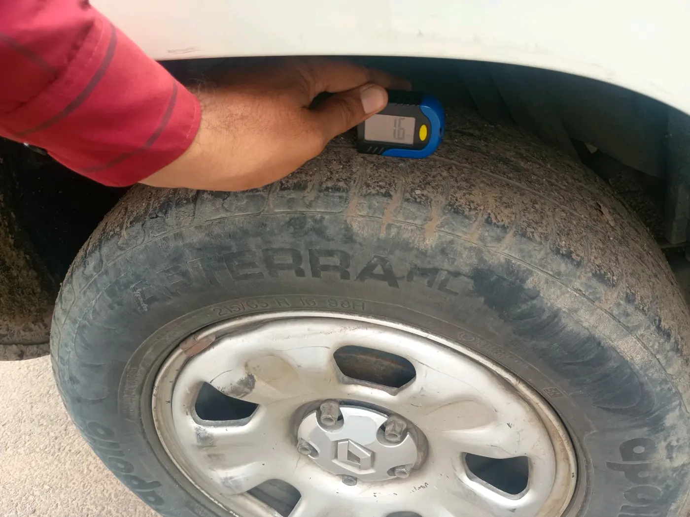 2014 Renault Duster RXL PETROL, CNG, Manual, 56,172 km, tyre
