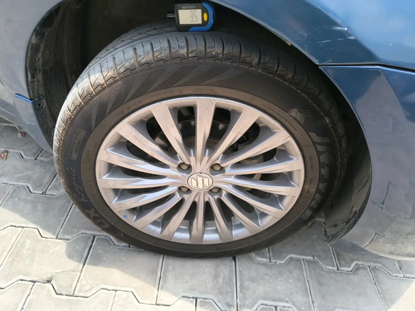 2017 Maruti Ciaz ALPHA  AT 1.4  PETROL, Petrol, Automatic, 1,42,388 km, tyre