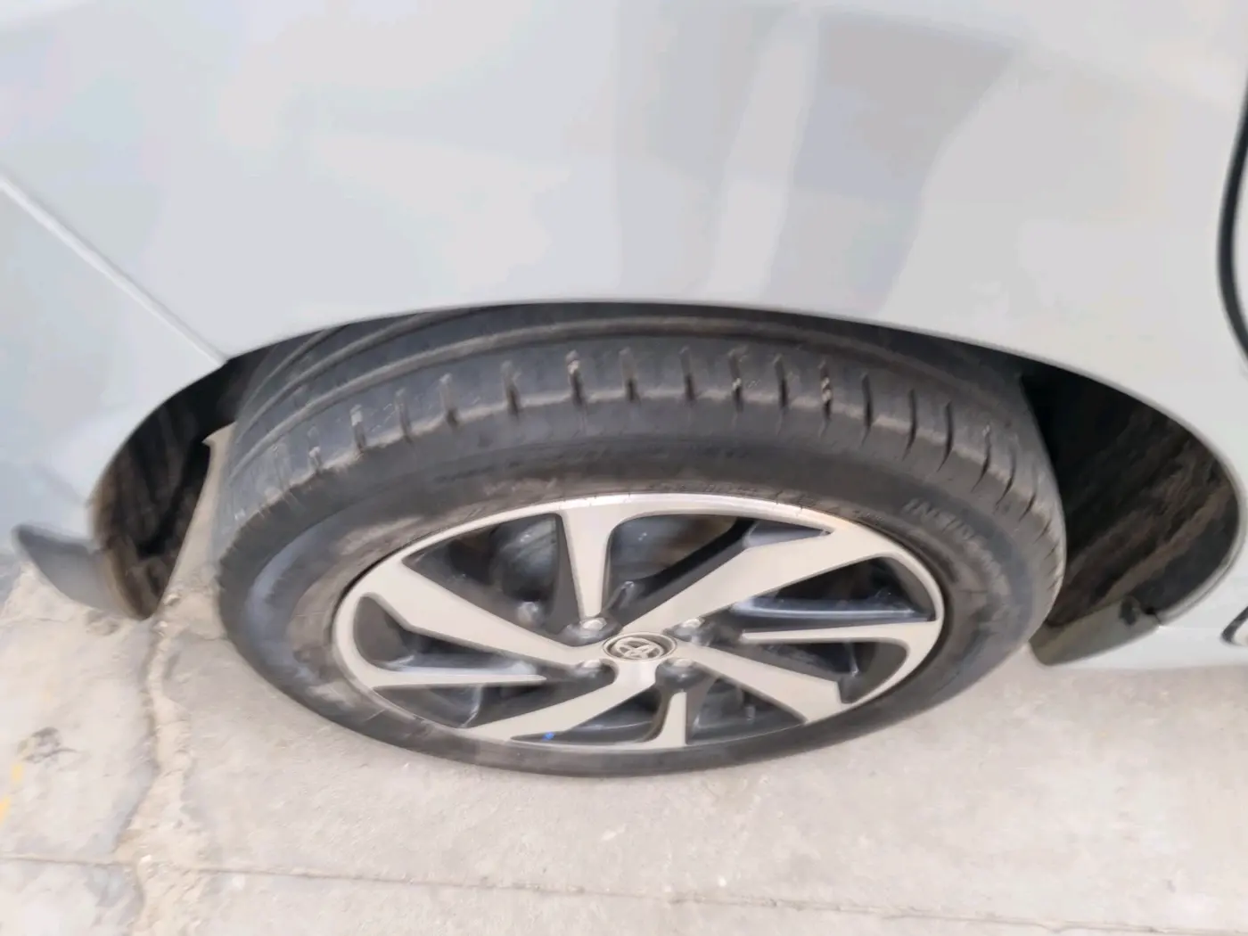 2022 Toyota Glanza V, Petrol, Manual, 42,724 km, tyre