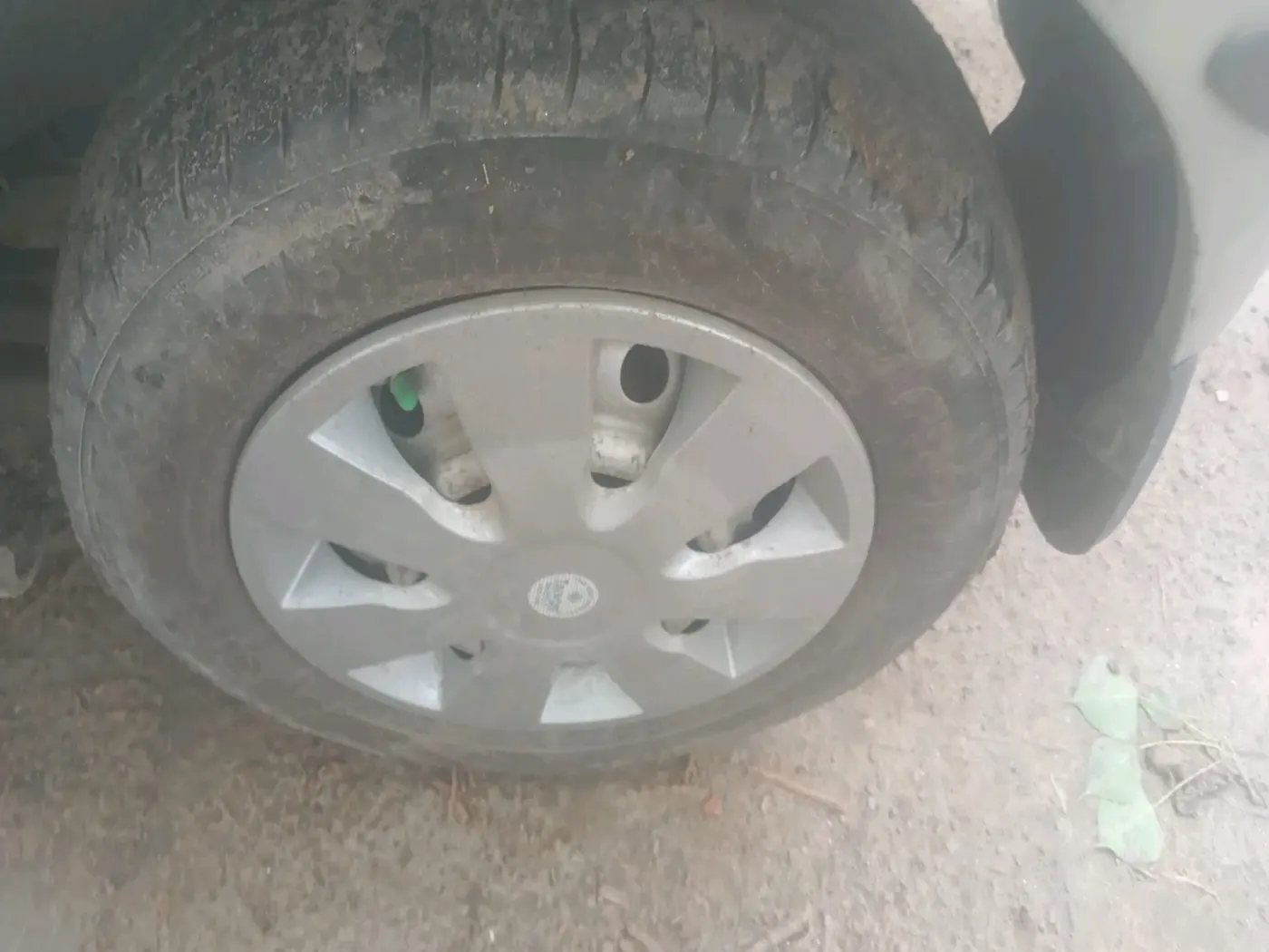 2012 Maruti Wagon R 1.0 LXI, CNG, Manual, 1,19,283 km, tyre