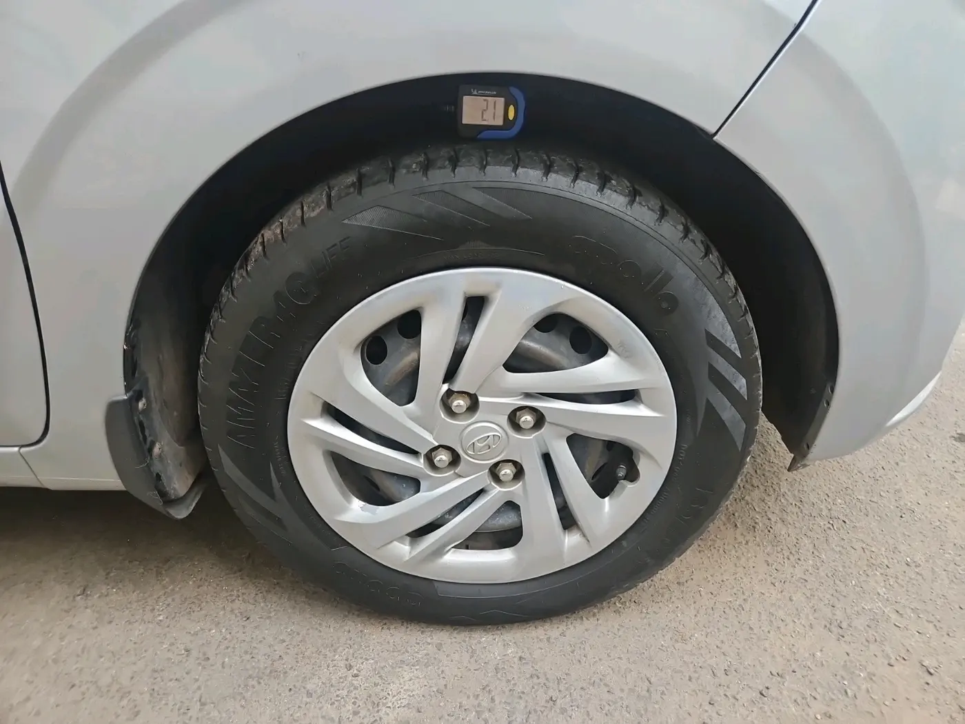 2021 Hyundai AURA S 1.2 CNG, CNG, Manual, 74,893 km, tyre