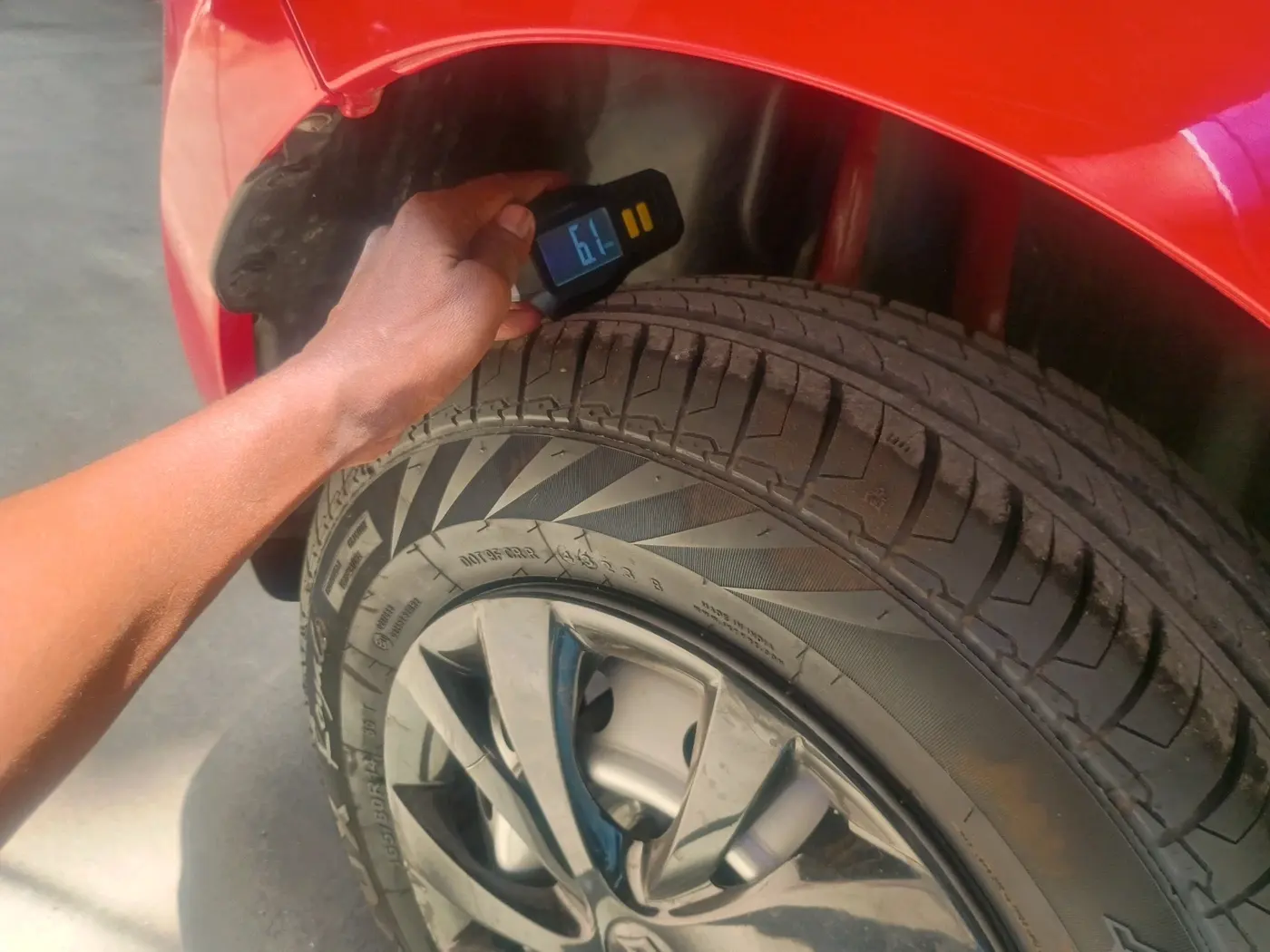2023 Maruti Swift LXI, Petrol, Manual, 13,671 km, tyre