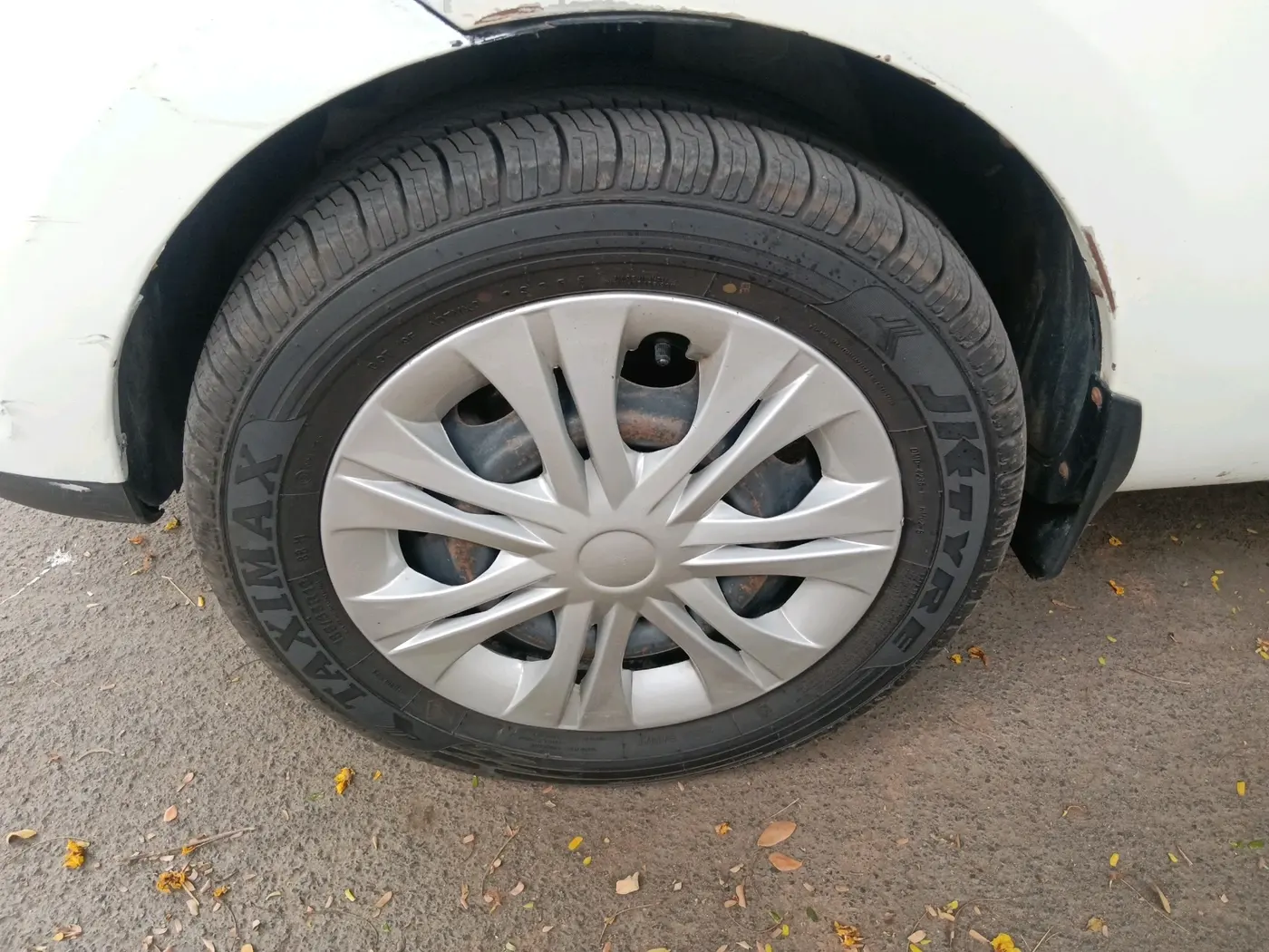 2016 Tata Zest XE 75PS DIESEL, Diesel, Manual, 1,36,028 km, tyre