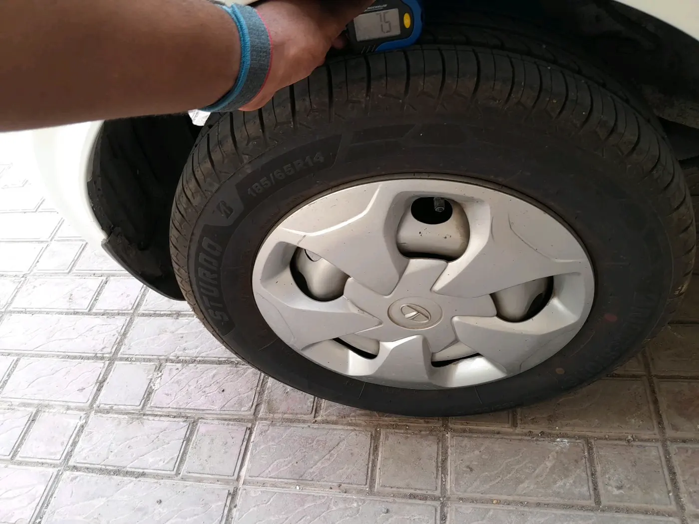 2023 Tata Tiago XM CNG, CNG, Manual, 44,295 km, tyre