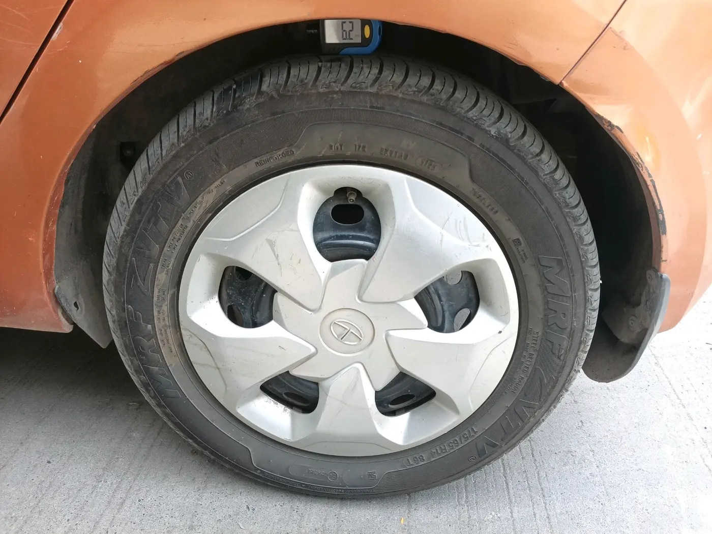 2017 Tata Tiago XZ PETROL, CNG, Manual, 61,893 km, tyre