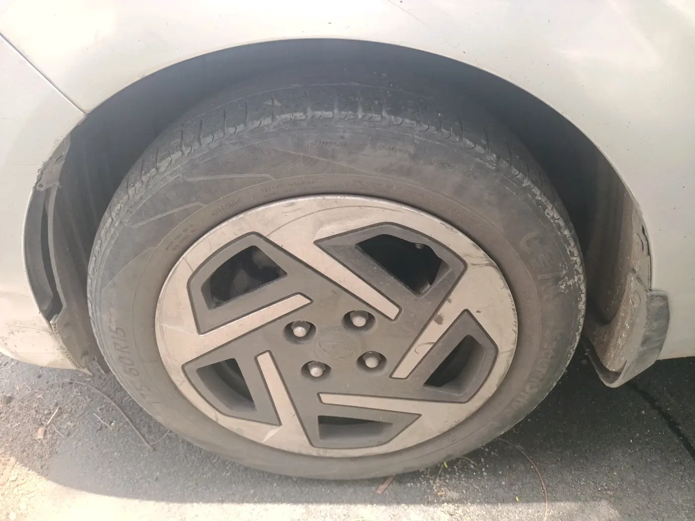2023 Hyundai AURA S 1.2 CNG, CNG, Manual, 1,10,357 km, tyre