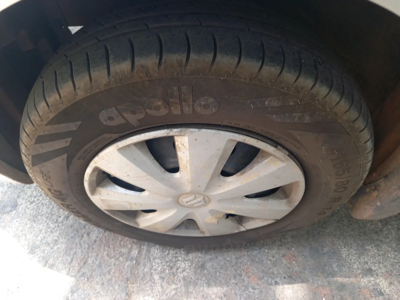 2011 Maruti Swift Dzire VXI, CNG, Manual, 1,24,365 km, tyre