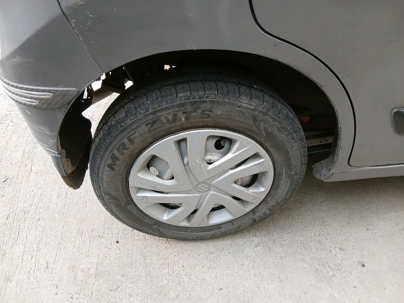 2016 Maruti Wagon R 1.0 LXI CNG, CNG, Manual, 1,11,584 km, tyre