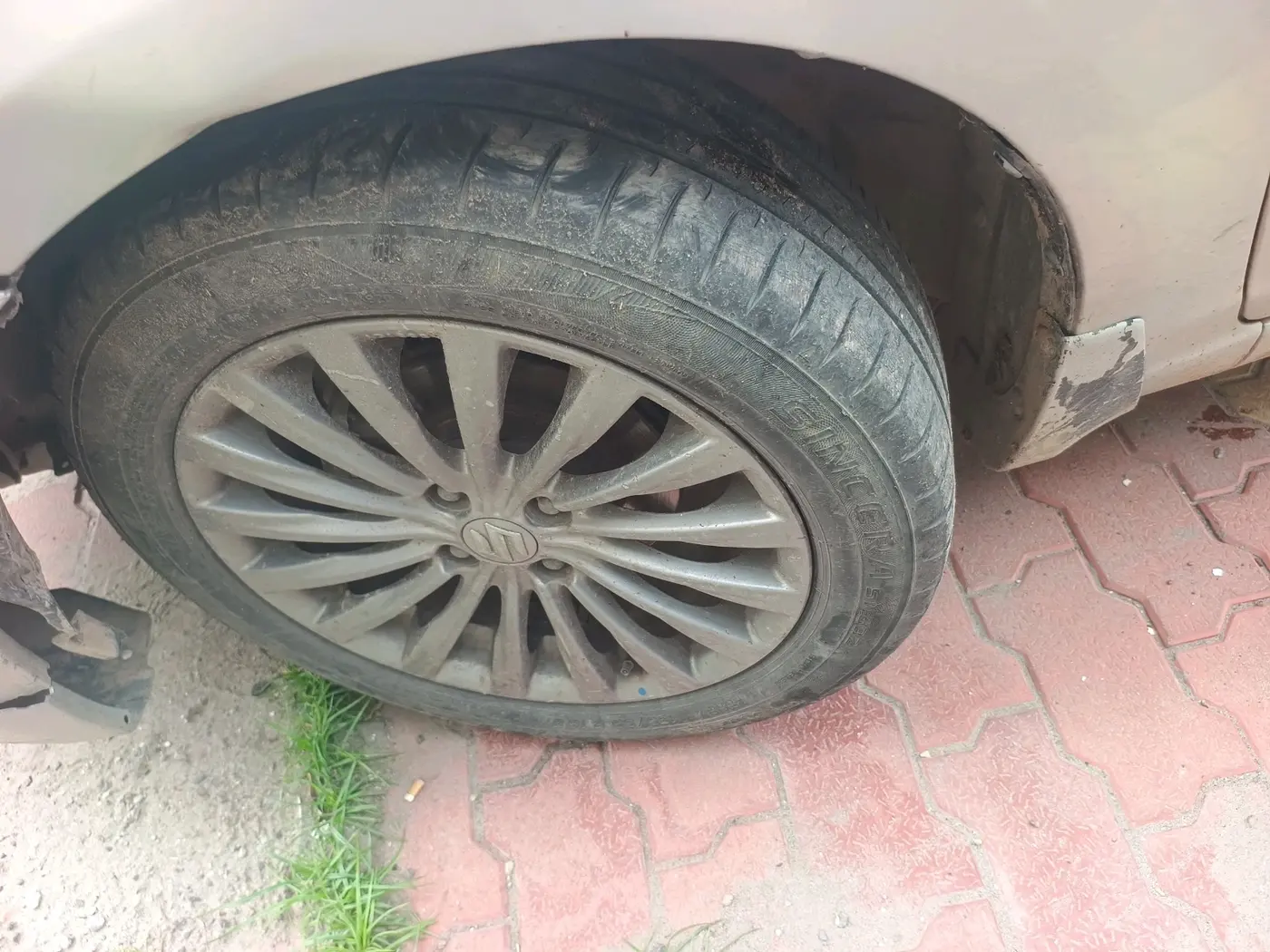 2016 Maruti Ciaz ZDI+ SHVS, Diesel, Manual, 1,41,714 km, tyre