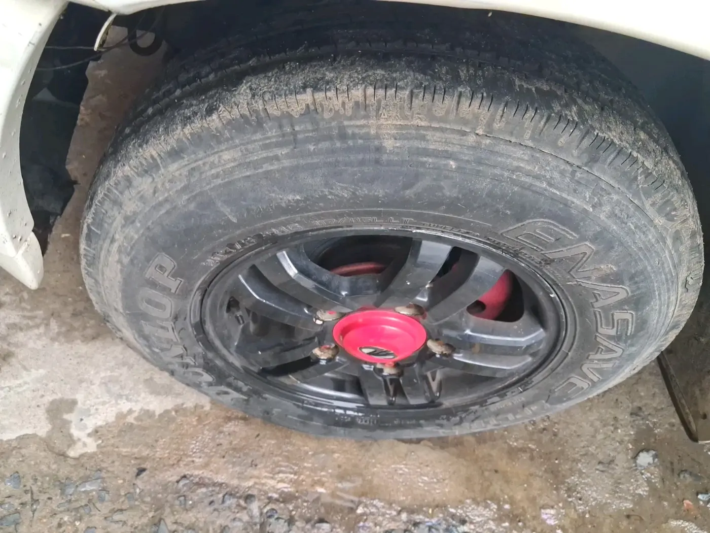 2012 Mahindra Scorpio VLX 2WD, Diesel, Manual, 77,465 km, tyre