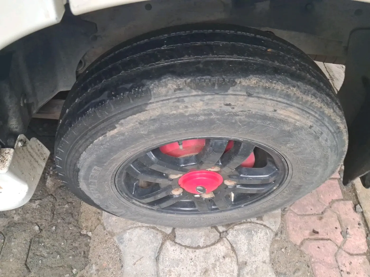 2012 Mahindra Scorpio VLX 2WD, Diesel, Manual, 77,465 km, tyre
