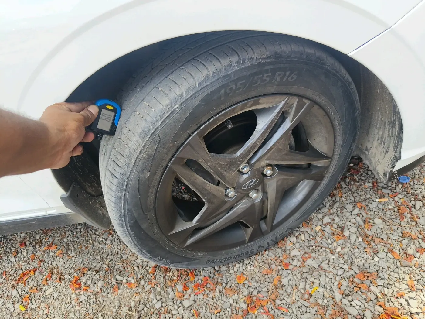 2022 Hyundai NEW I20 SPORTZ 1.2 AT, Petrol, Automatic, 24,912 km, tyre