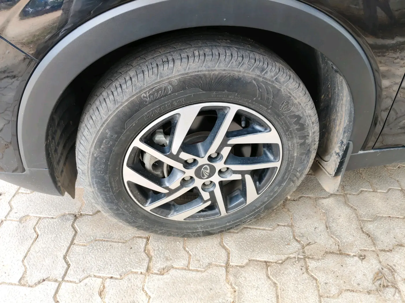 2022 Mahindra XUV300 W8 (O) 1.2 PETROL, Petrol, Manual, 21,229 km, tyre