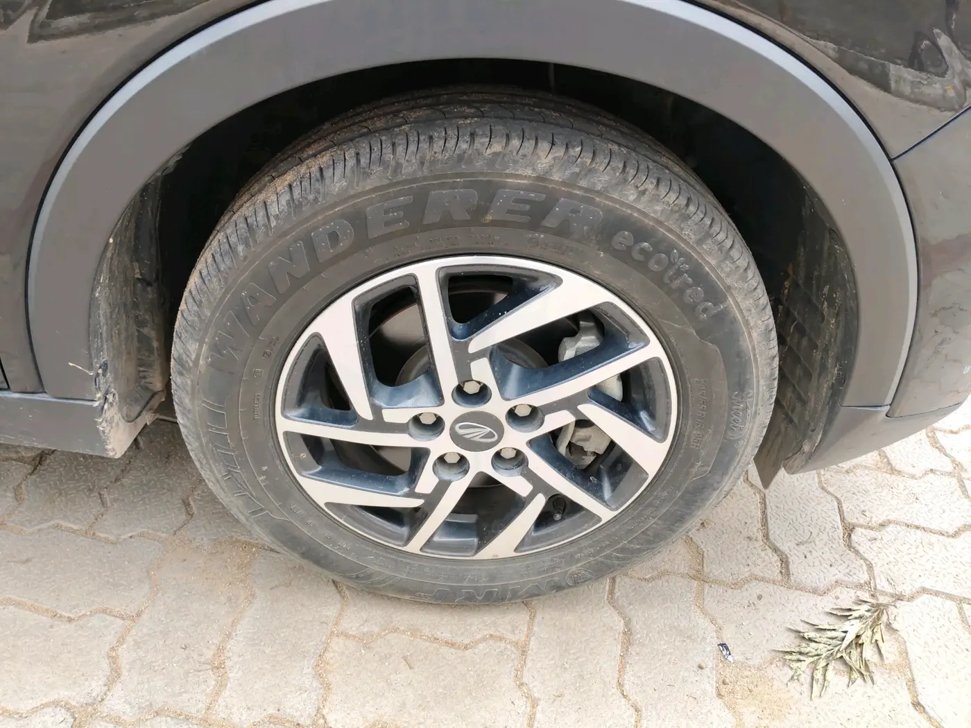 2022 Mahindra XUV300 W8 (O) 1.2 PETROL, Petrol, Manual, 21,229 km, tyre