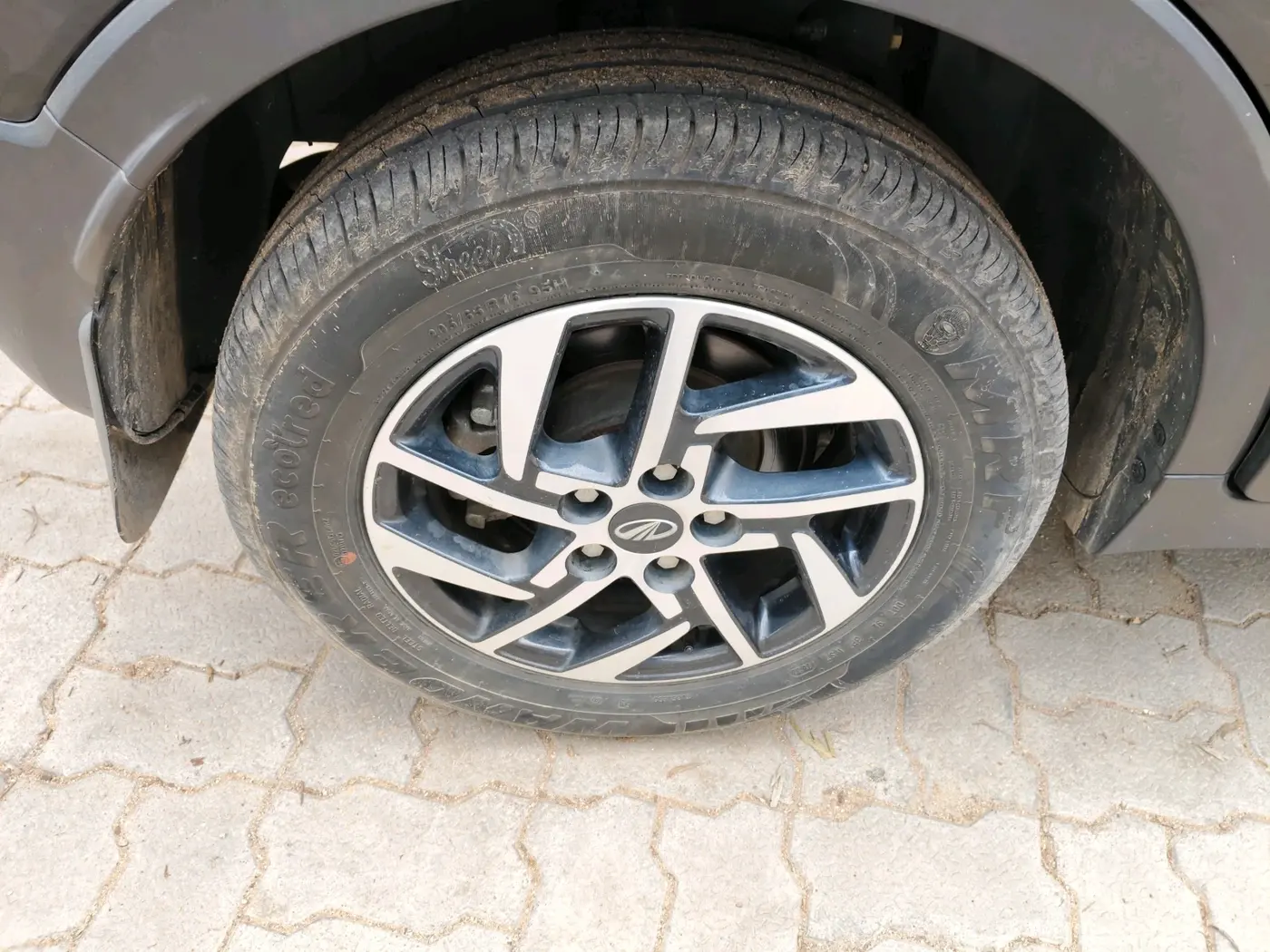 2022 Mahindra XUV300 W8 (O) 1.2 PETROL, Petrol, Manual, 21,229 km, tyre