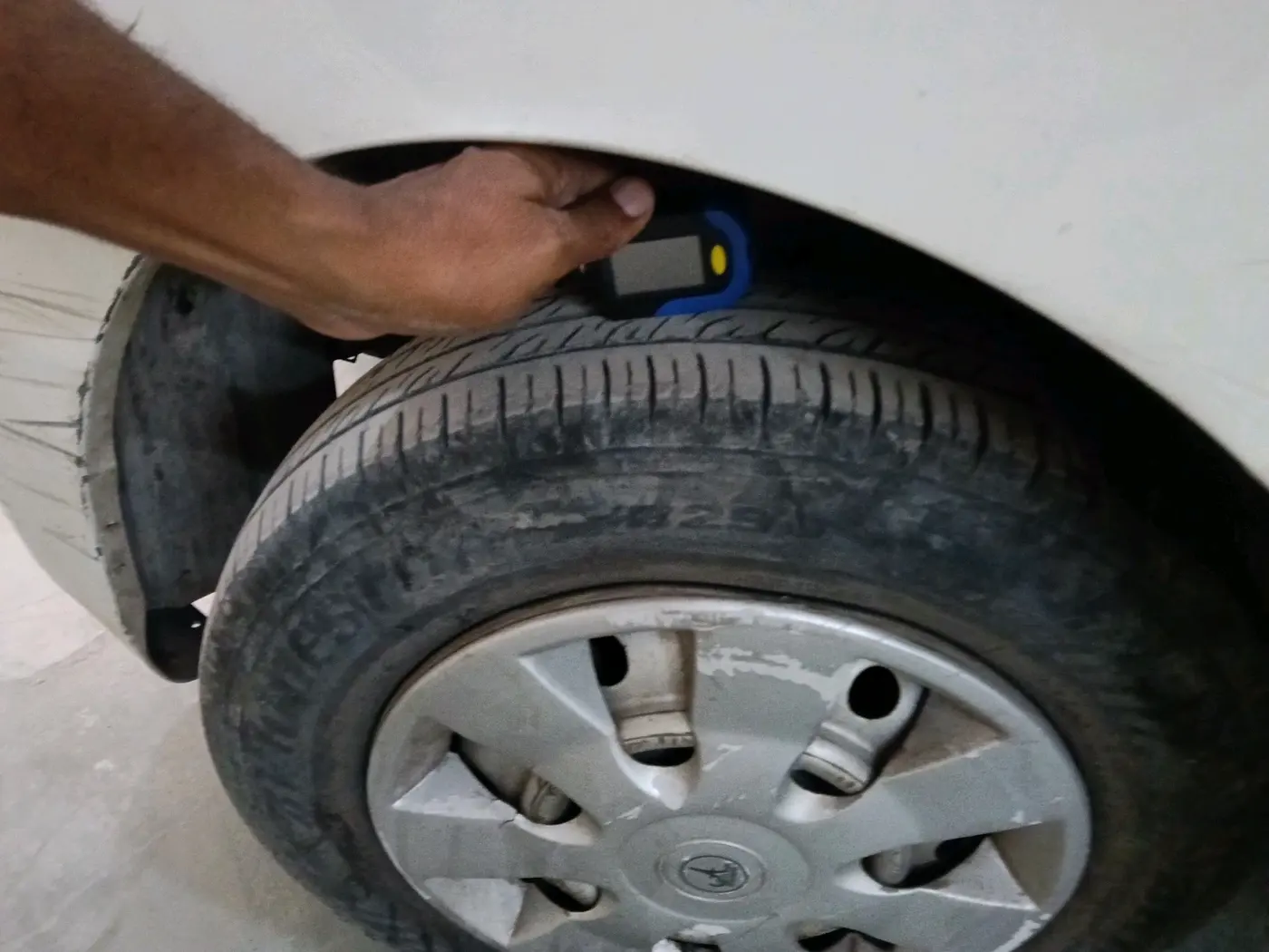 2011 Maruti Wagon R 1.0 LXI CNG, CNG, Manual, 49,484 km, tyre