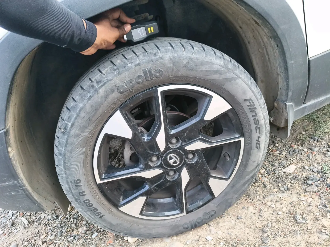 2021 Tata PUNCH CREATIVE  MT, Petrol, Manual, 41,973 km, tyre