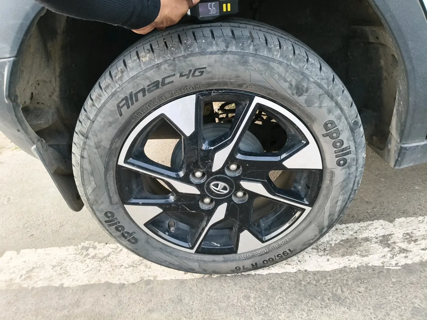 2021 Tata PUNCH CREATIVE  MT, Petrol, Manual, 41,973 km, tyre