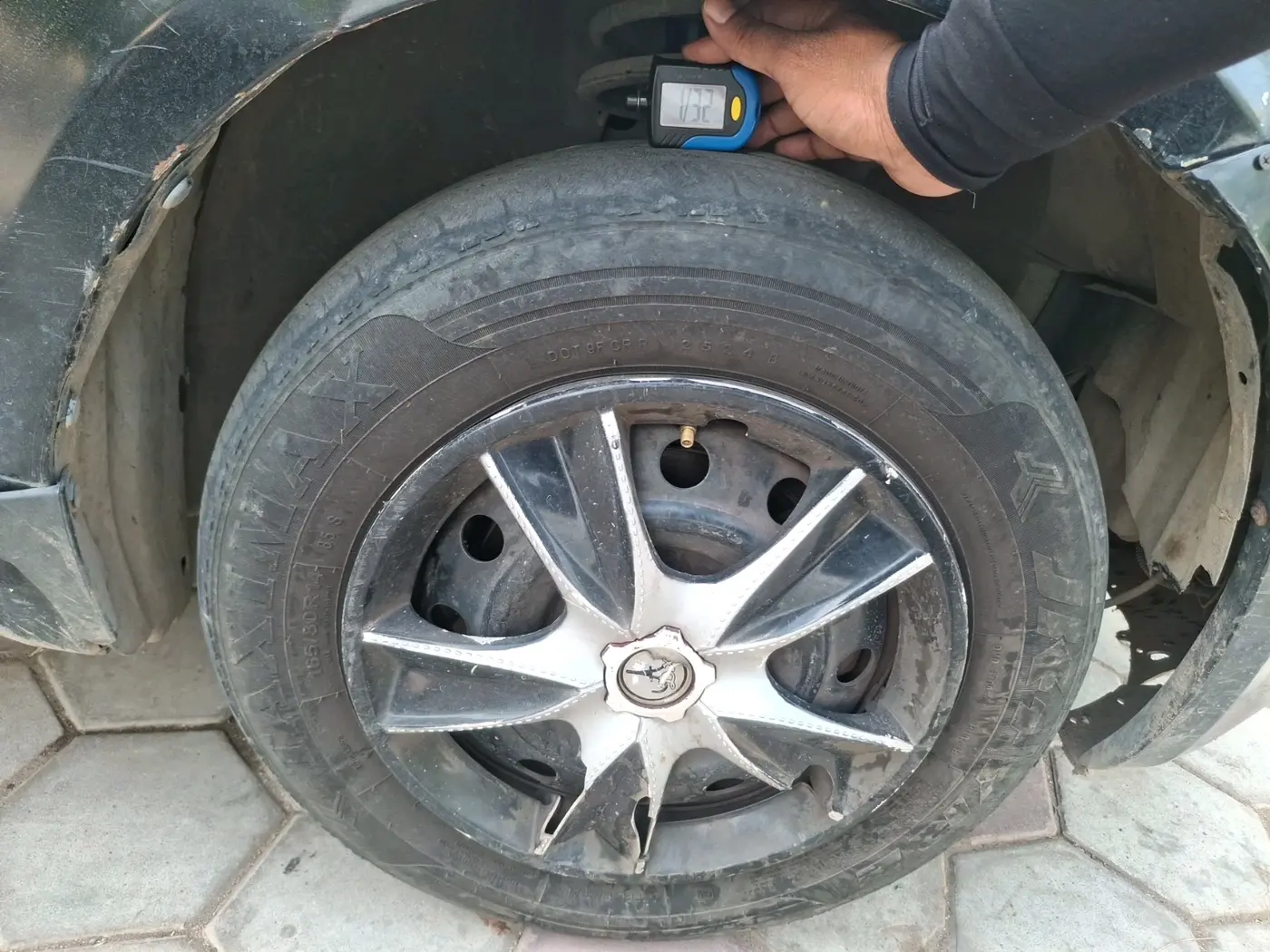 2011 Maruti Swift Dzire VDI, Diesel, Manual, 2,05,193 km, tyre
