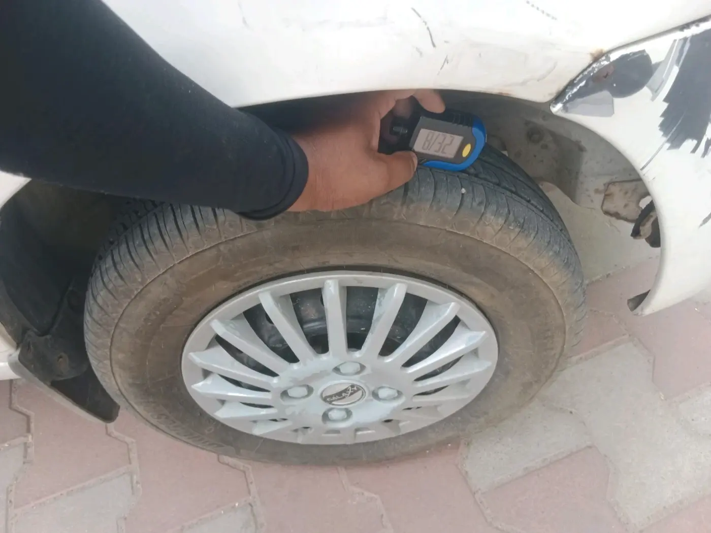 2011 Maruti Alto LX, CNG, Manual, 1,51,852 km, tyre